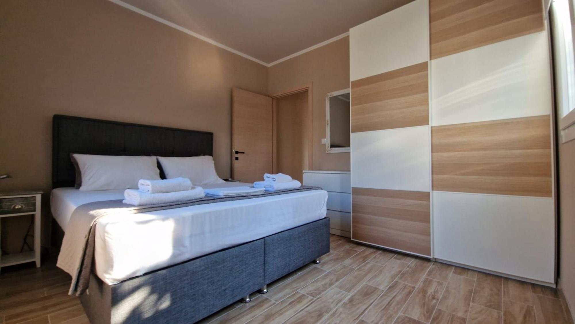 Efi House * Alepou